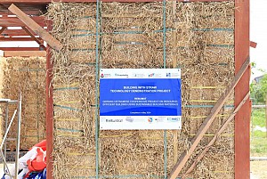 MÔ HÌNH NHÀ THÂN THIỆN MÔI TRƯỜNG SỬ DỤNG KIỆN RƠM ÉP